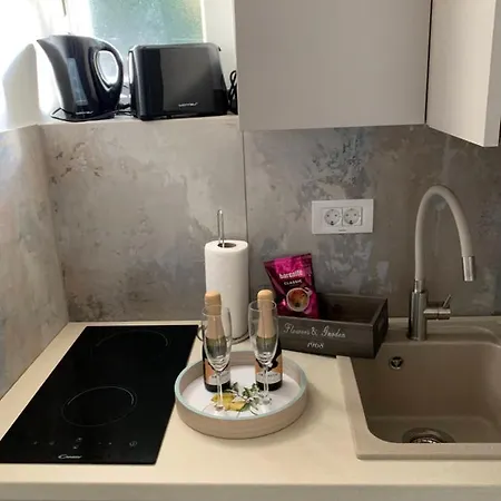 Sheltered Oasis In 奥帕提亚